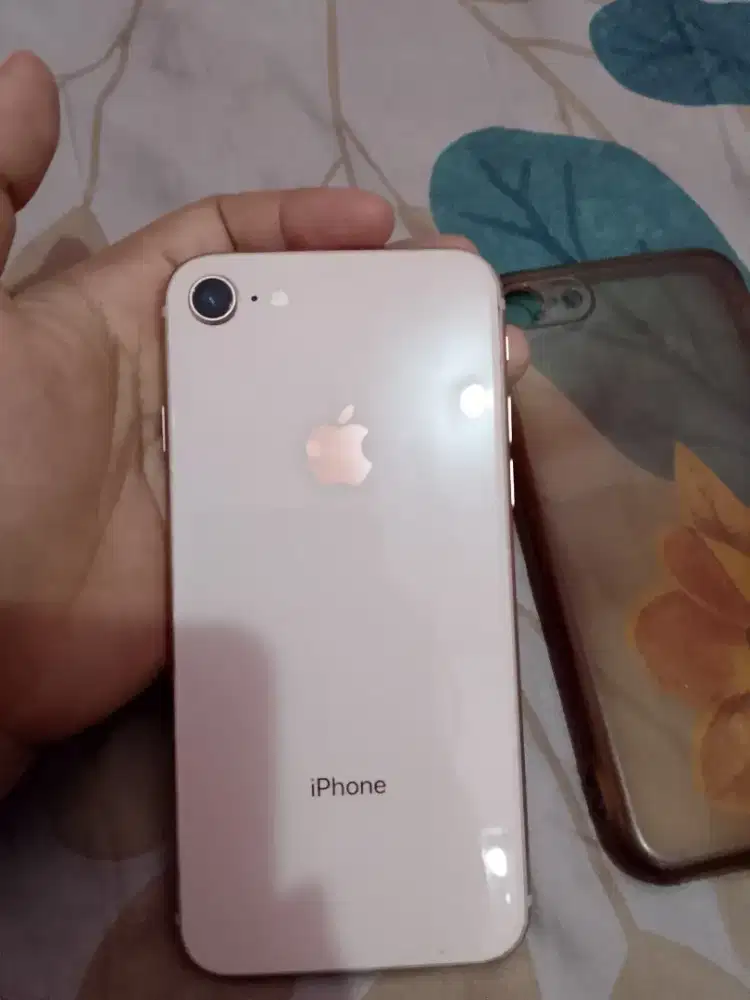 Iphone 8/64GB Gold