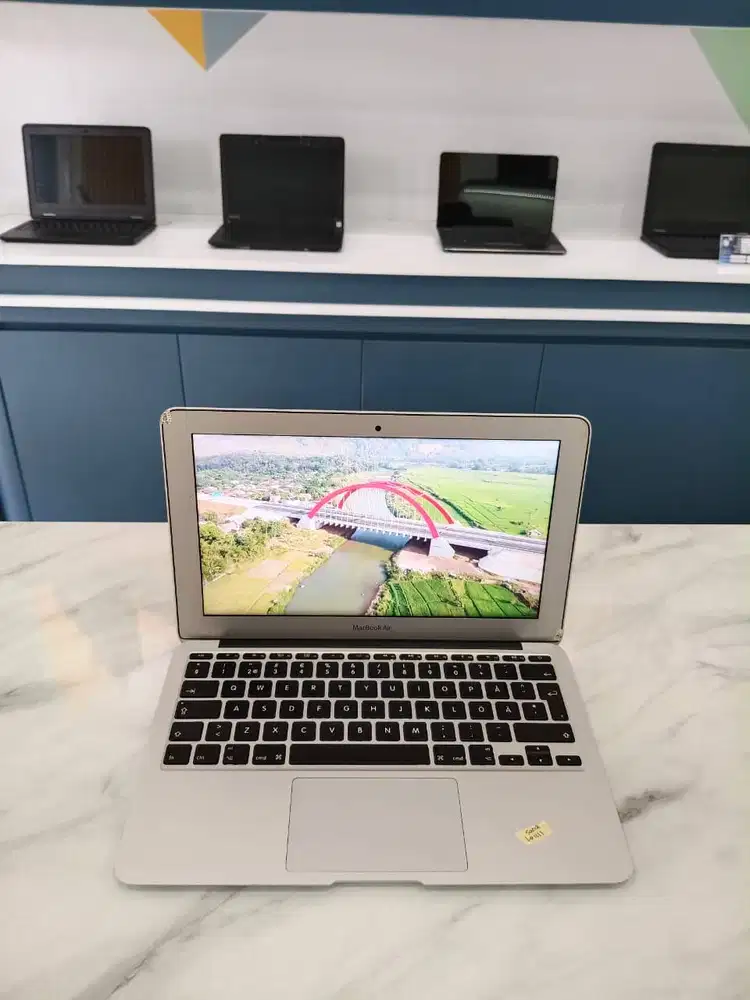 [MB08] Laptop  Desain macbook | 4GB DDR3 | 128GB | 12'INCH | GARANSI