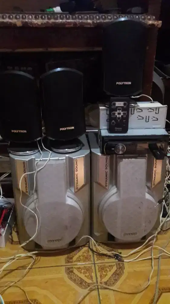 Jual aja tape mobil merk Pioneer plus remot dan speaker pasif .