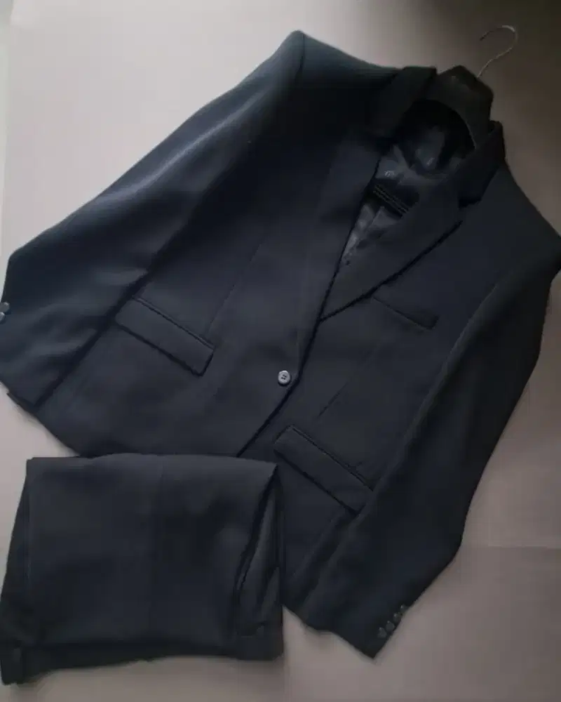 Jas dan celana pria Andre Laurent