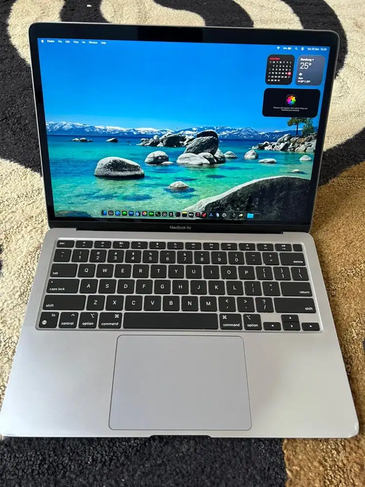 Macbook air retina 2020 M1 CHIP grey 8/256gb batangan resmi MURAH