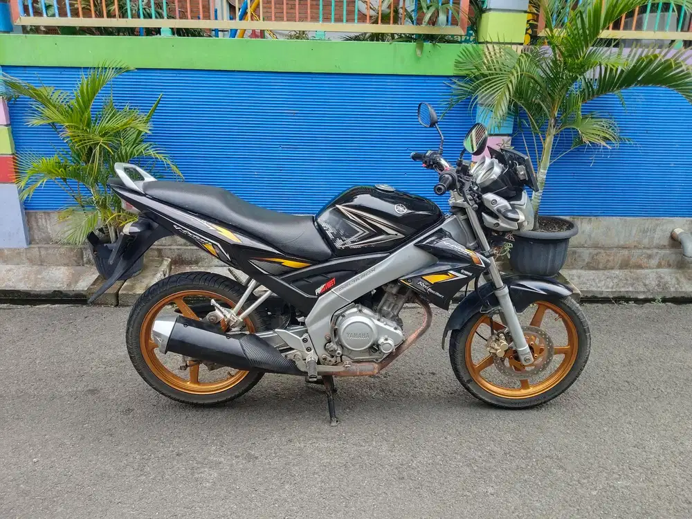 Yamaha Vixion 150 CC th 2009 plat 2029 PJK pnjng mesin halus