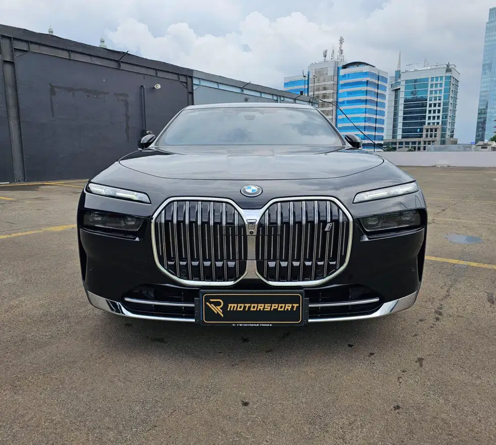 BMW I7 2024 Xdrive60i Granlusso 2024 low km Record