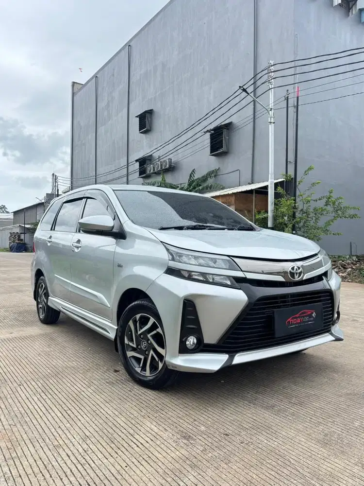 Toyota Avanza Veloz matic 2021 silver bekas murah