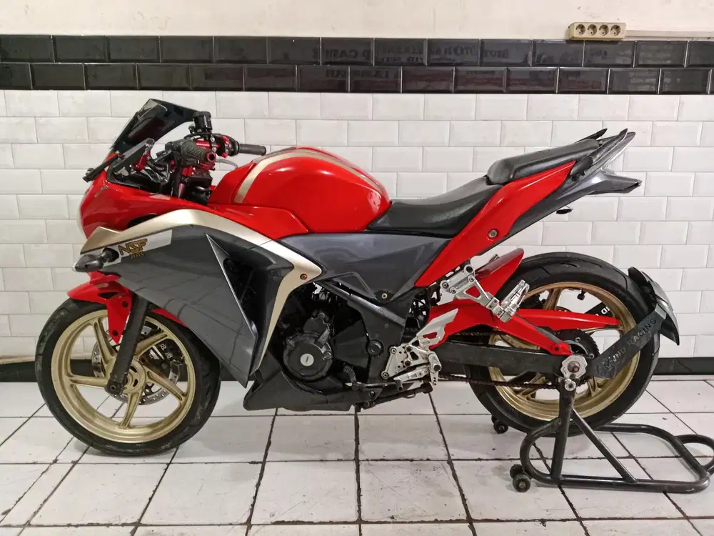Honda cbr 250r tahun 2012 cakep