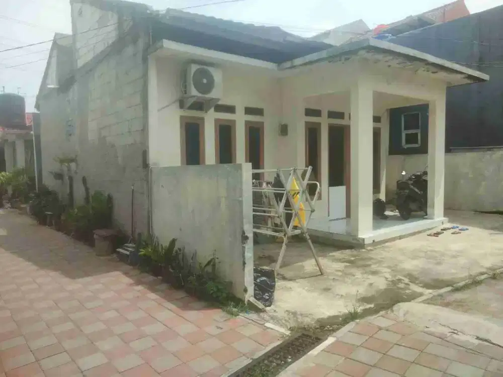 Jual Rumah di Limo Cinere jalan Sasak luas 110 M2 dekat pintu tol