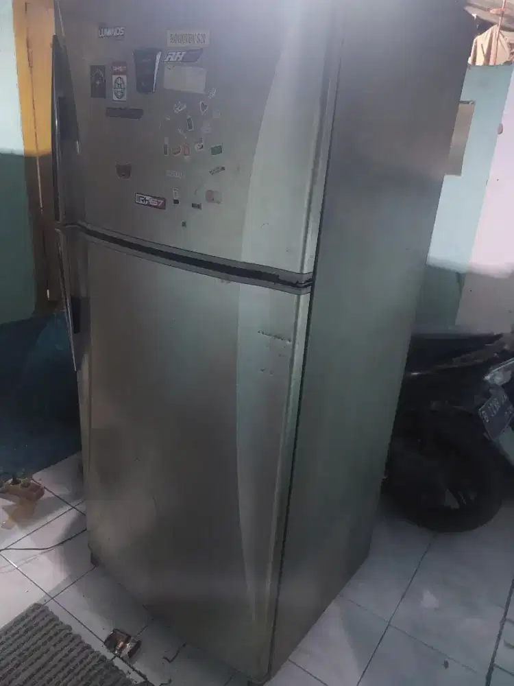 Kulkas jumbo 2 pintu Sharp