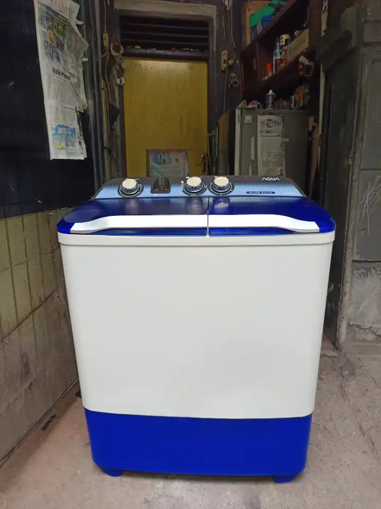 Mesin cuci merk aqua