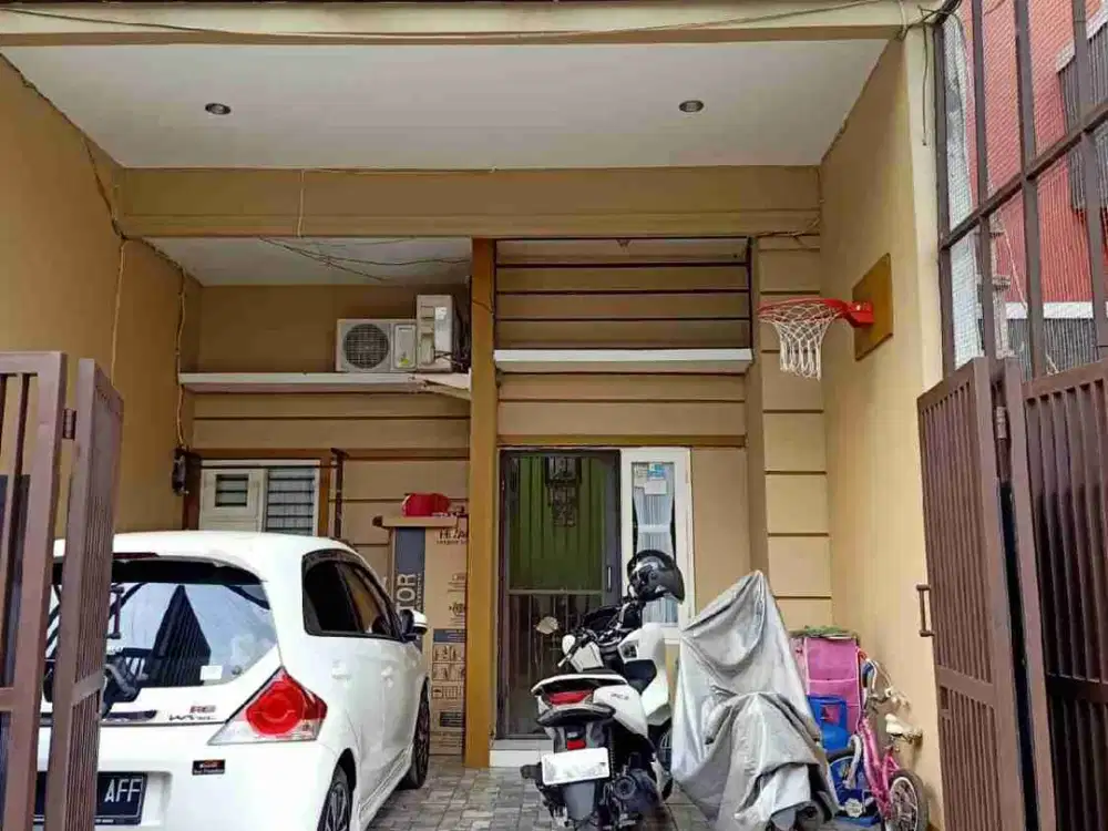 DIJUAL JARANG ADA RUMAH DALAM KOMPLEK  INHOFTENG TENGAH KOTA