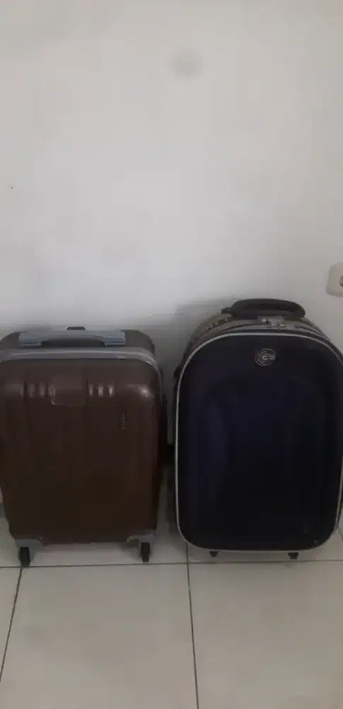 Dijual 2 Koper buat berpergian bs muat 12 pakaian