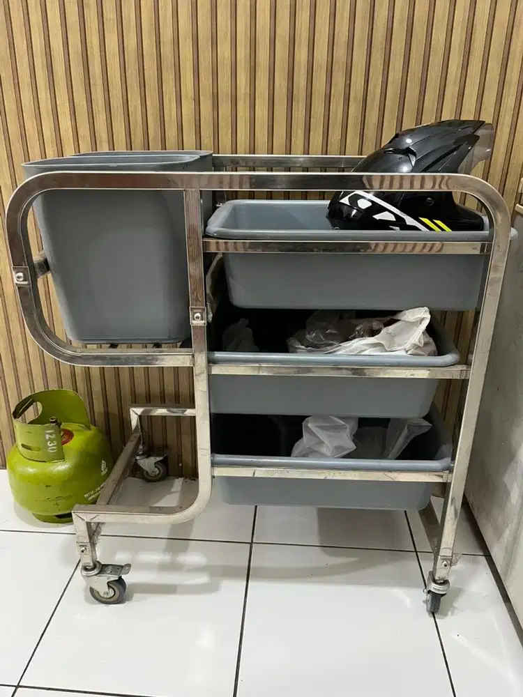 TROLI KEBERSIHAN 3 TINGKAT DENGAN 2 BAK SAMPAH