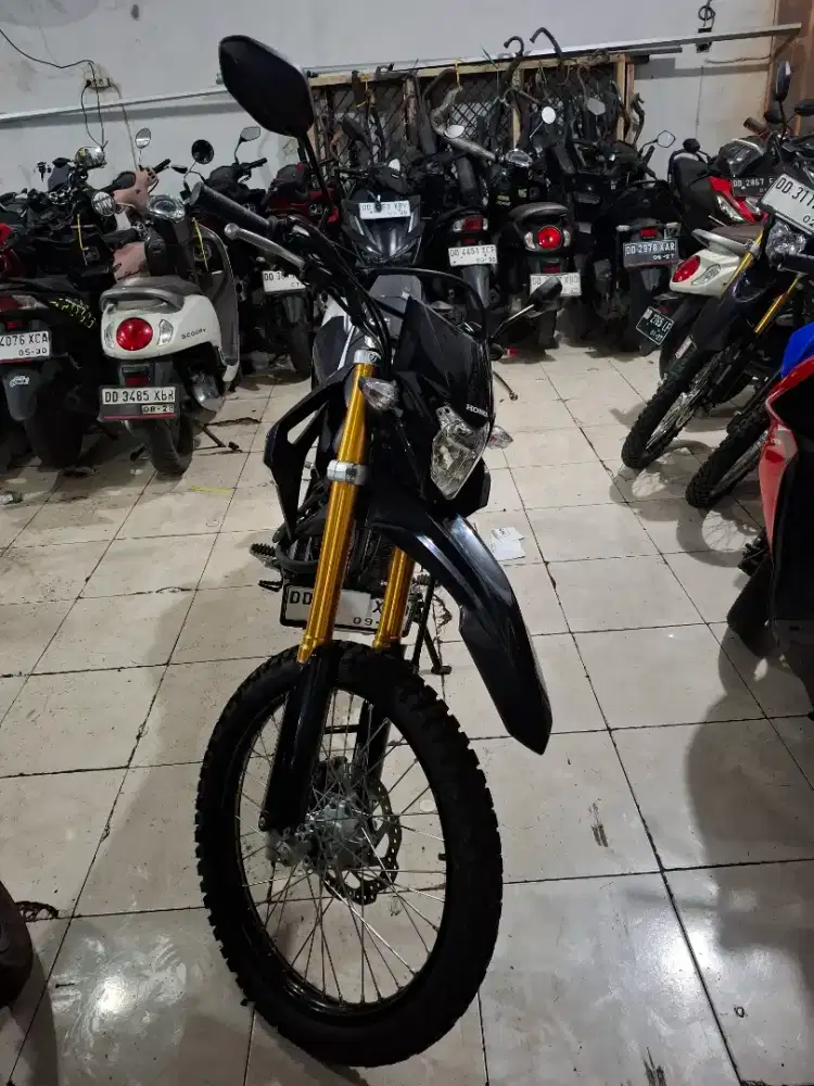 Honda CRF 2025 hitam