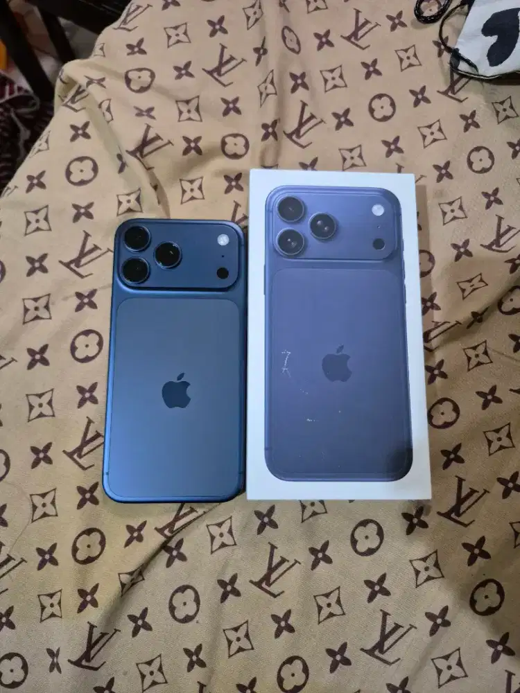 iPhone 17 Pro Max Deep Blue 256