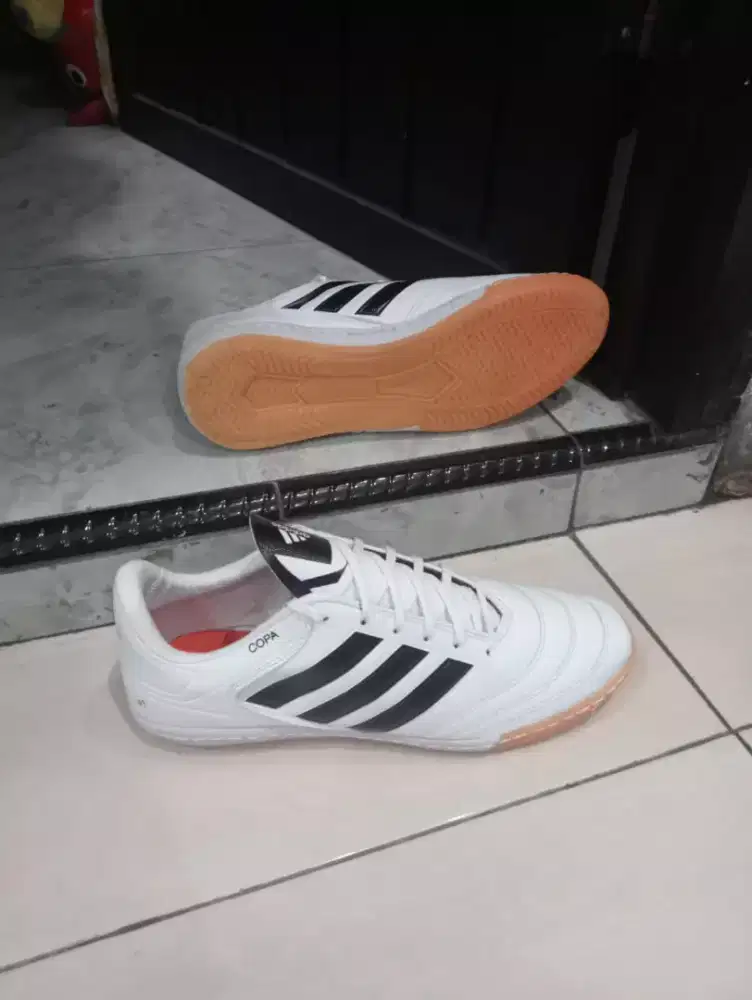 Sepatu futsal insole jahitan