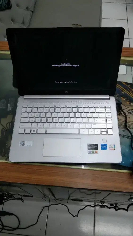 Hp 14s dq5000tu 
Core i5 gen 12 
Ram 8gb 
Ssd 512gb 
14 inch fhd