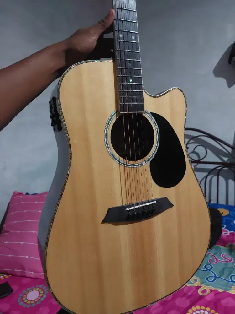 Gitar akustik elektrik
