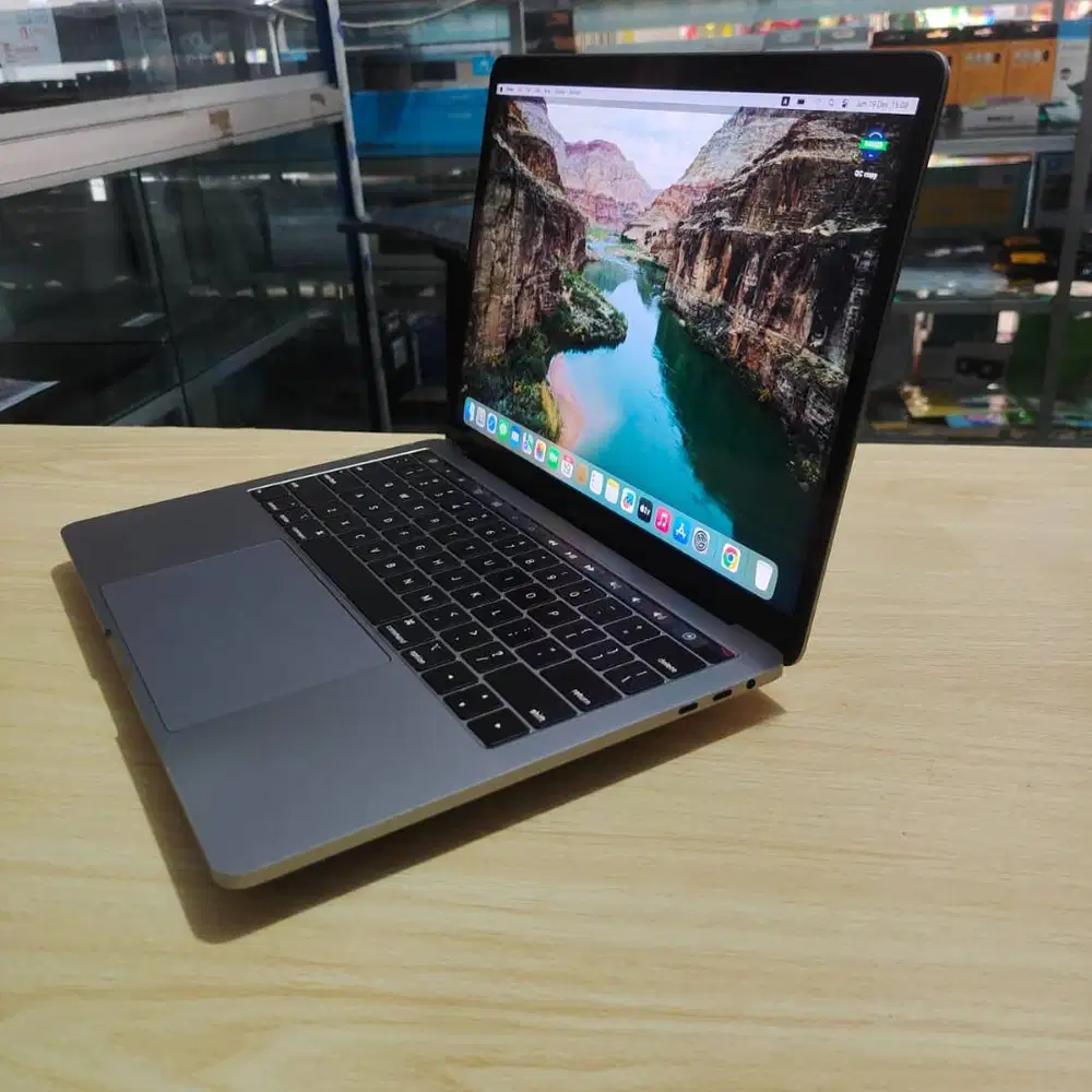 Apple Macbook Pro Retina Touchbar Ram 16gb SSD 512GB Grade A Mulus