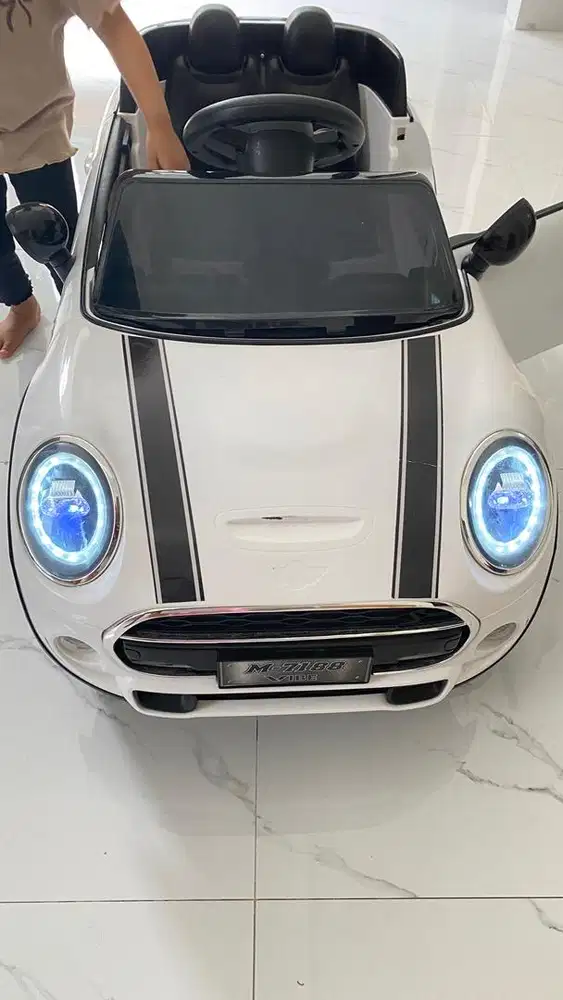 Mobil mainan anak aki (remote)