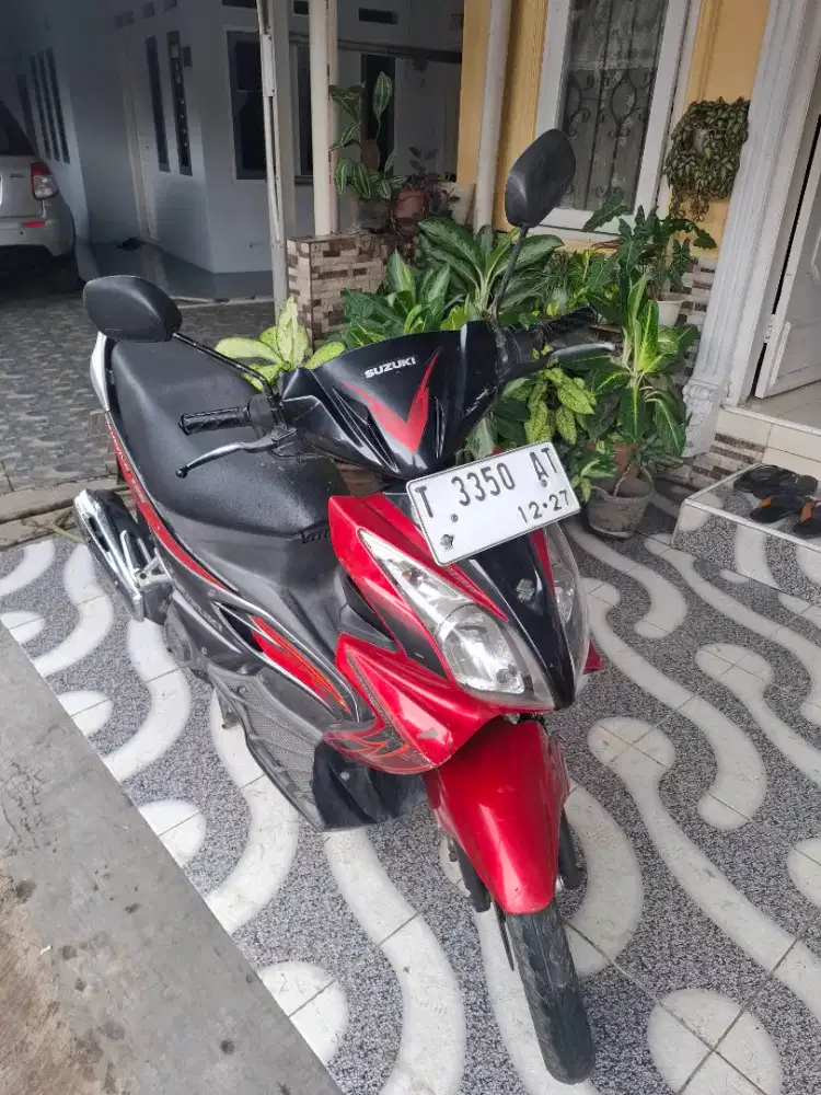 Suzuki Skywave red