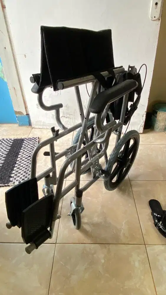Dijual kursi roda masih mulus