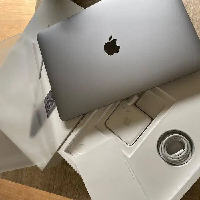 apple macbook pro touchbar 13 2020 i5 8gb 512gb MXK52 fullset ex ibox