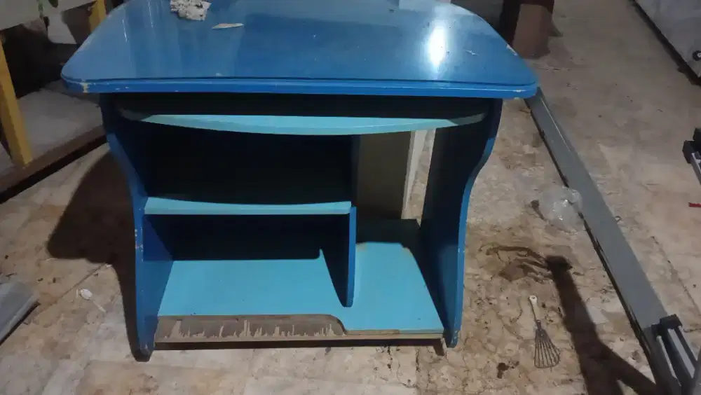 Meja Komputer warna Biru