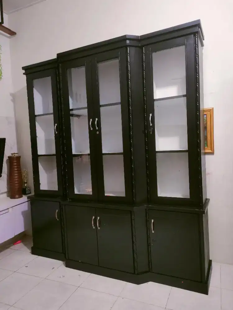 LEMARI PENYIMPANAN MEWAH BESAR