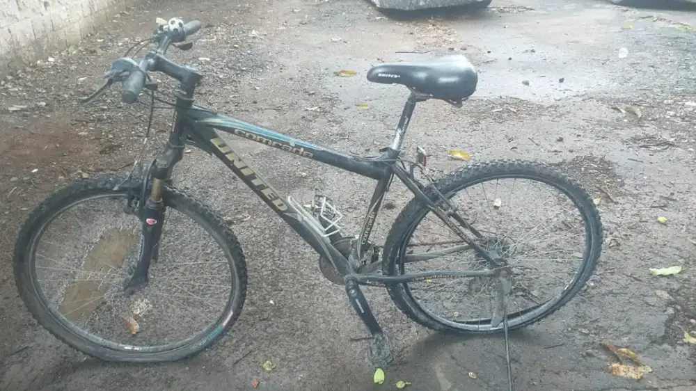 Di jual sepeda gunung united uk 26mins gak ada ban dlm