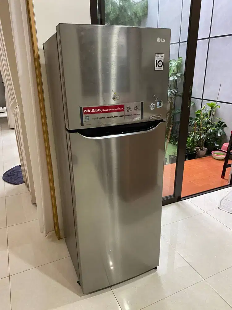 KULKAS LG 2 PINTU INVERTER 202 LITER