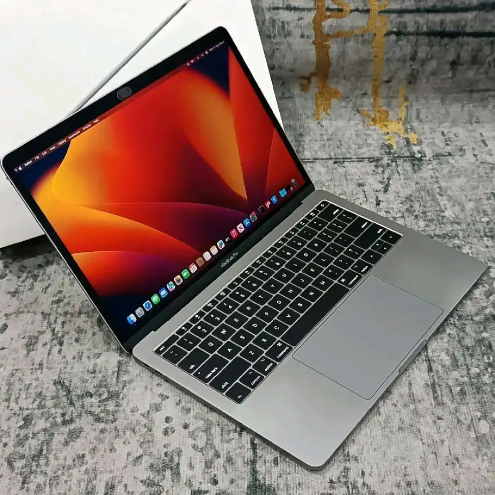 MacBook Pro 13 2OI7 Core i5 8GB 256GB Gray