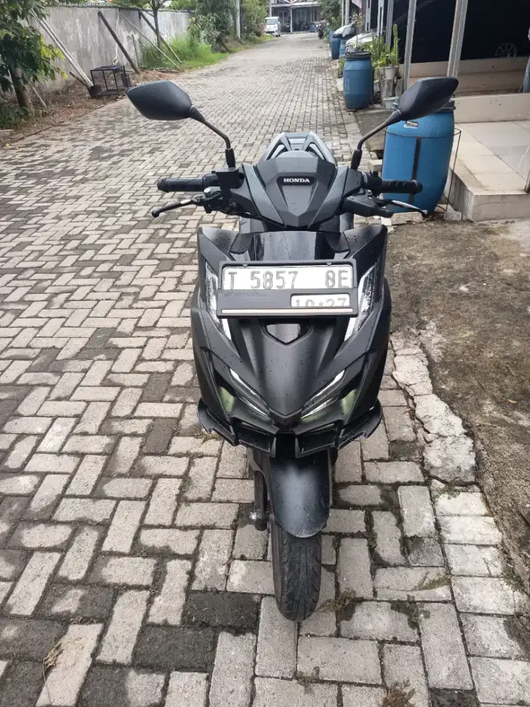 Vario 160 tahun 2022 warna Hitam