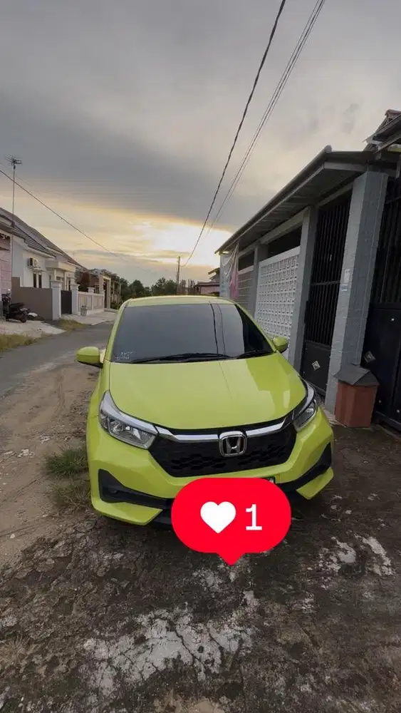 Brio tipe E matic tahun 2024 warna hijau lime metalic