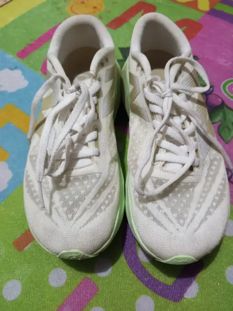 Sepatu running New Balance