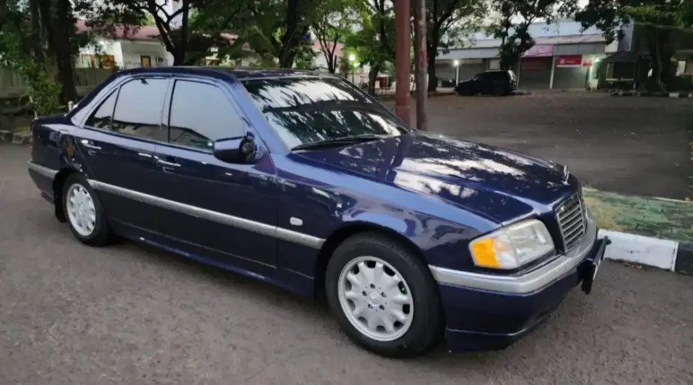 DIJUAL Mercedes Benz C200 Elegance