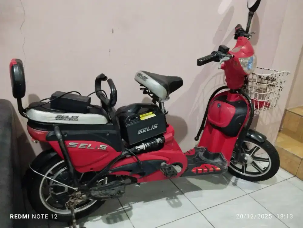 Sepeda listrik merk selis