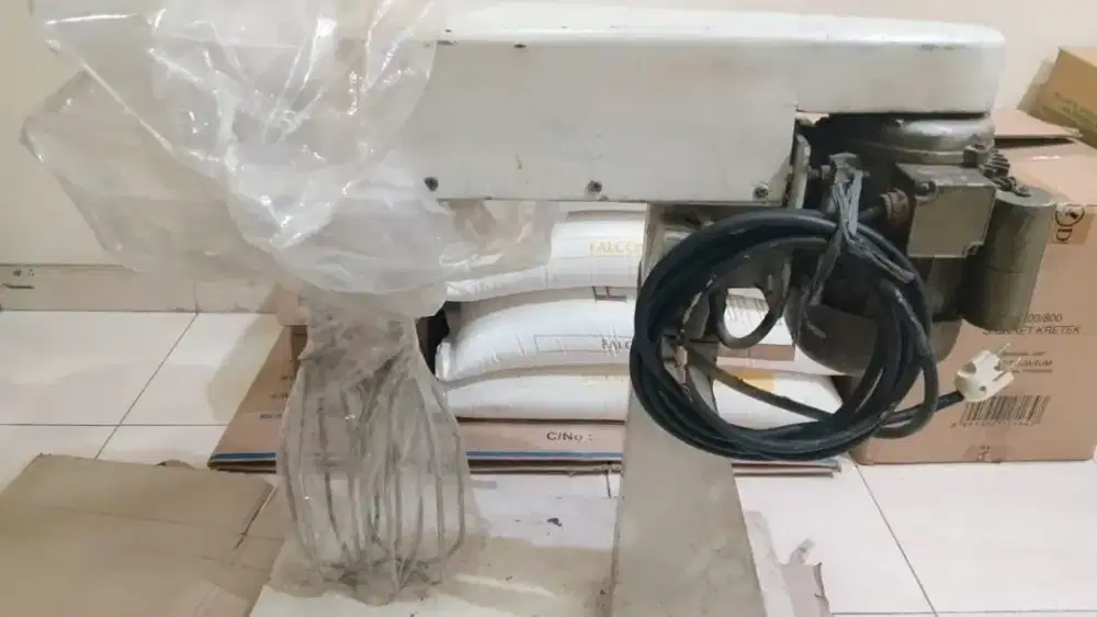 Mixer pengaduk adonan(Jadul)