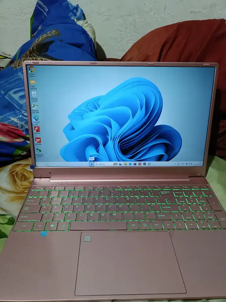 Laptop CNAST Slim 
Ram 20
Ssd 512gb