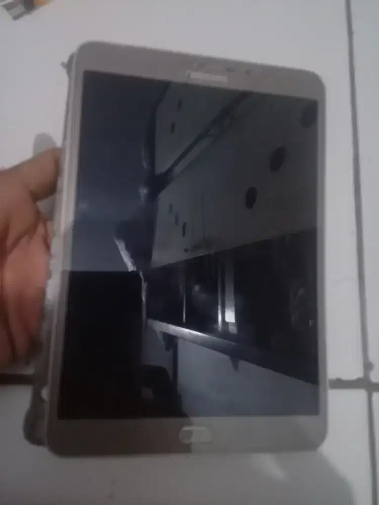 Tab Samsung SM-T715Y