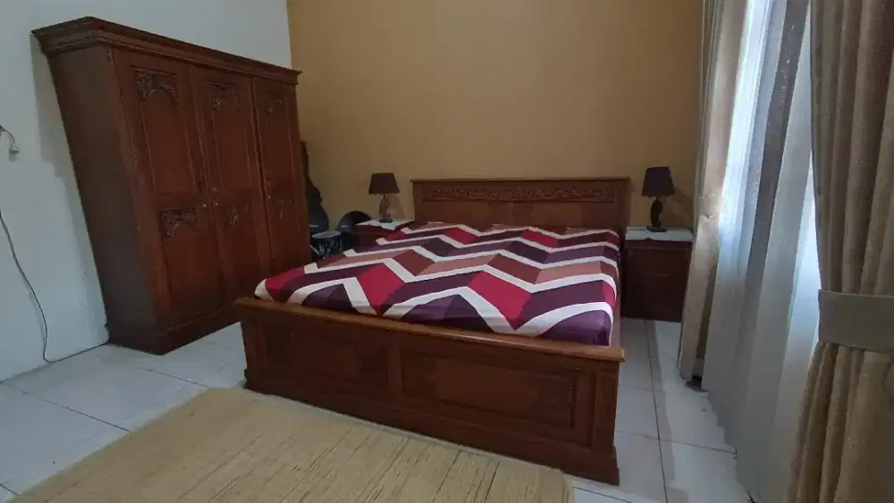 Lemari Ranjang Kayu Jati Muda