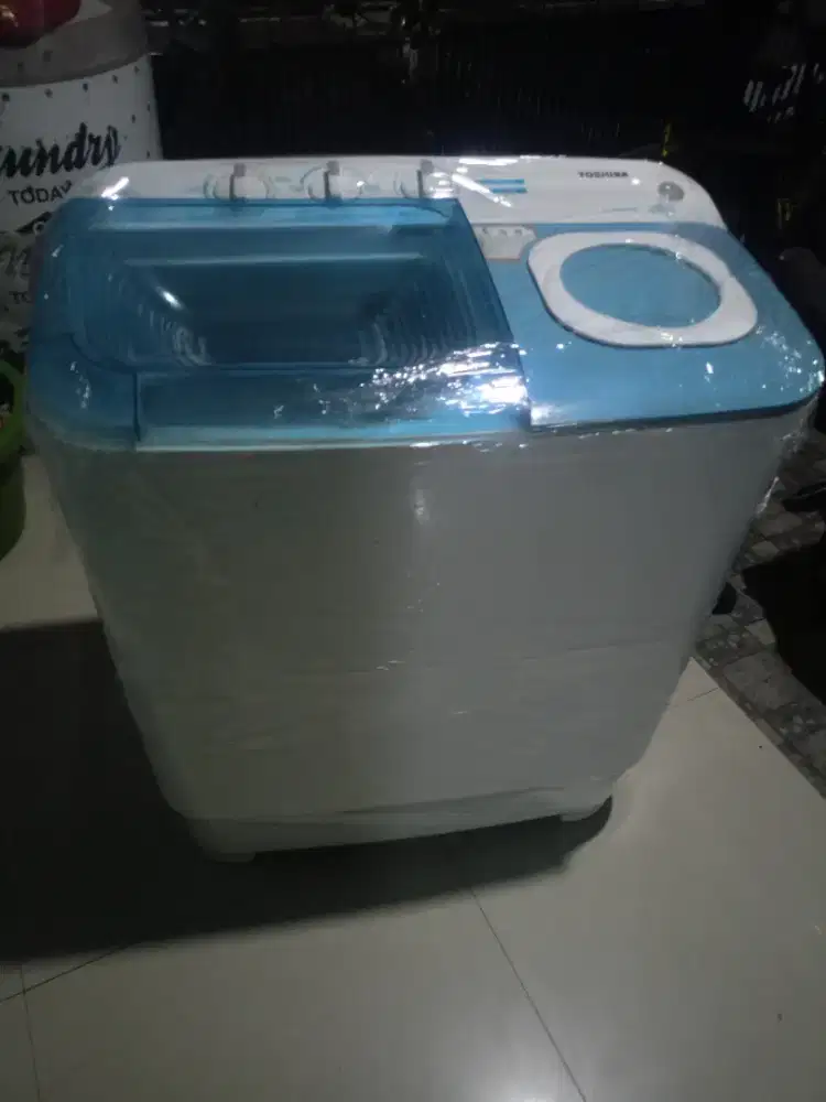 Mesin cuci 2 tabung merk Toshiba siap pakai mulusss bagus 8kg