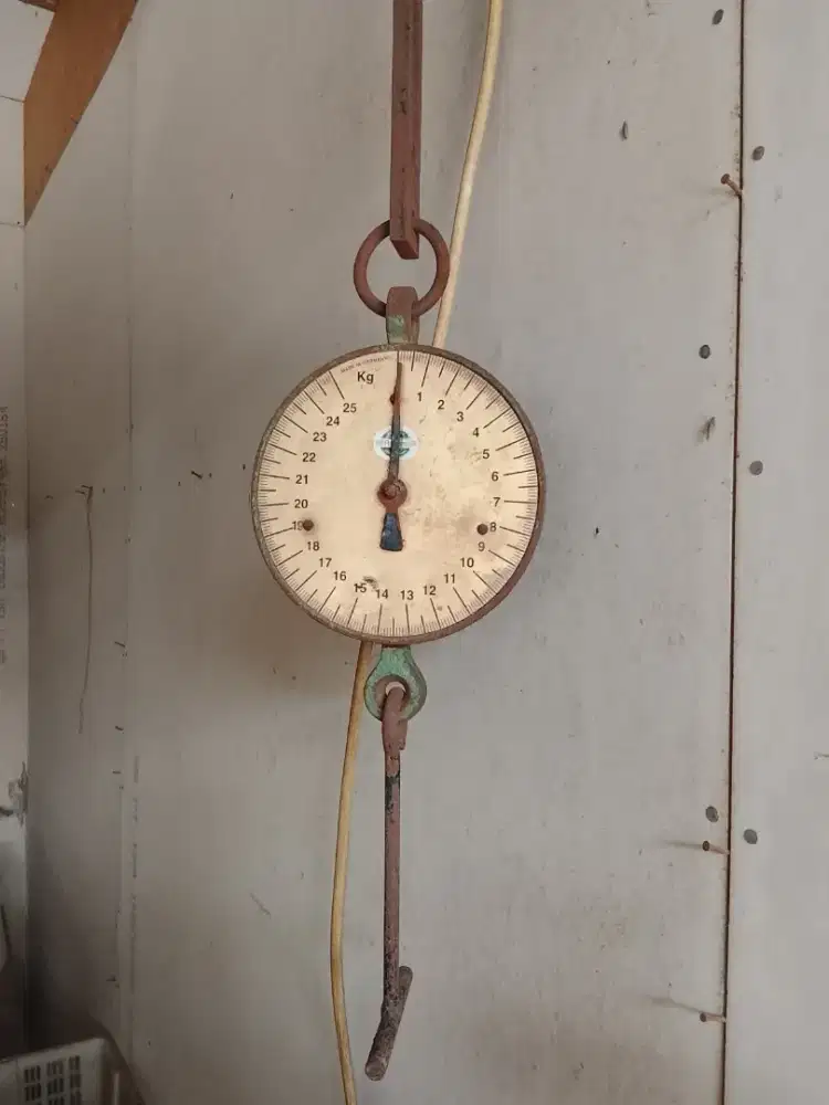 Timbangan gantung kapasitas 25 kg