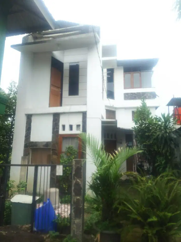 Dijual rumah sebelah musholla kompleks, pemandangan hamparan sawah di