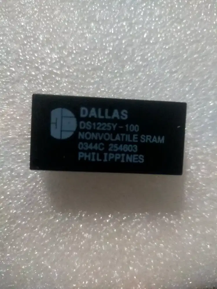 SRAM DS1225-100 nonvolatile