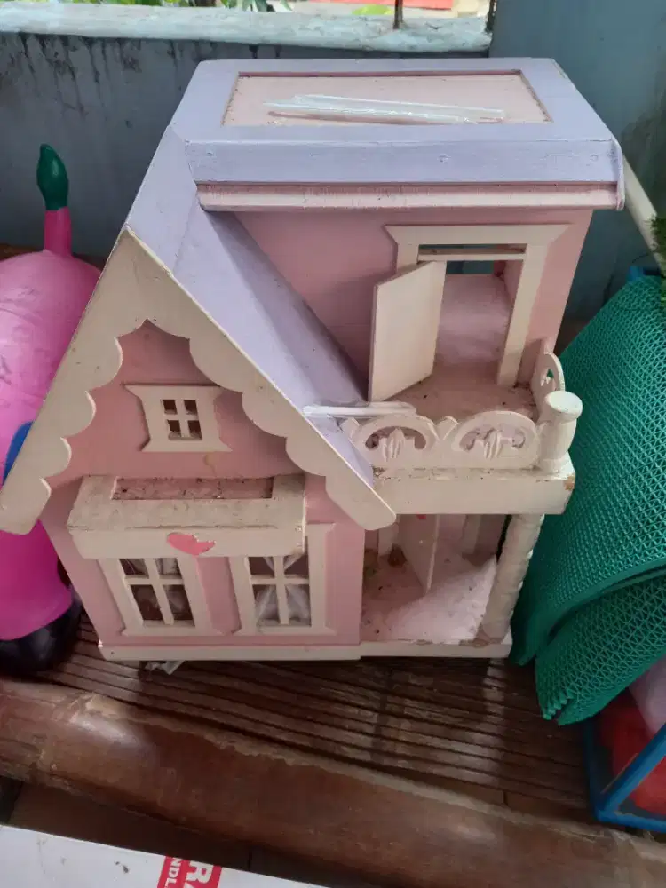 Rumah mainan kayu