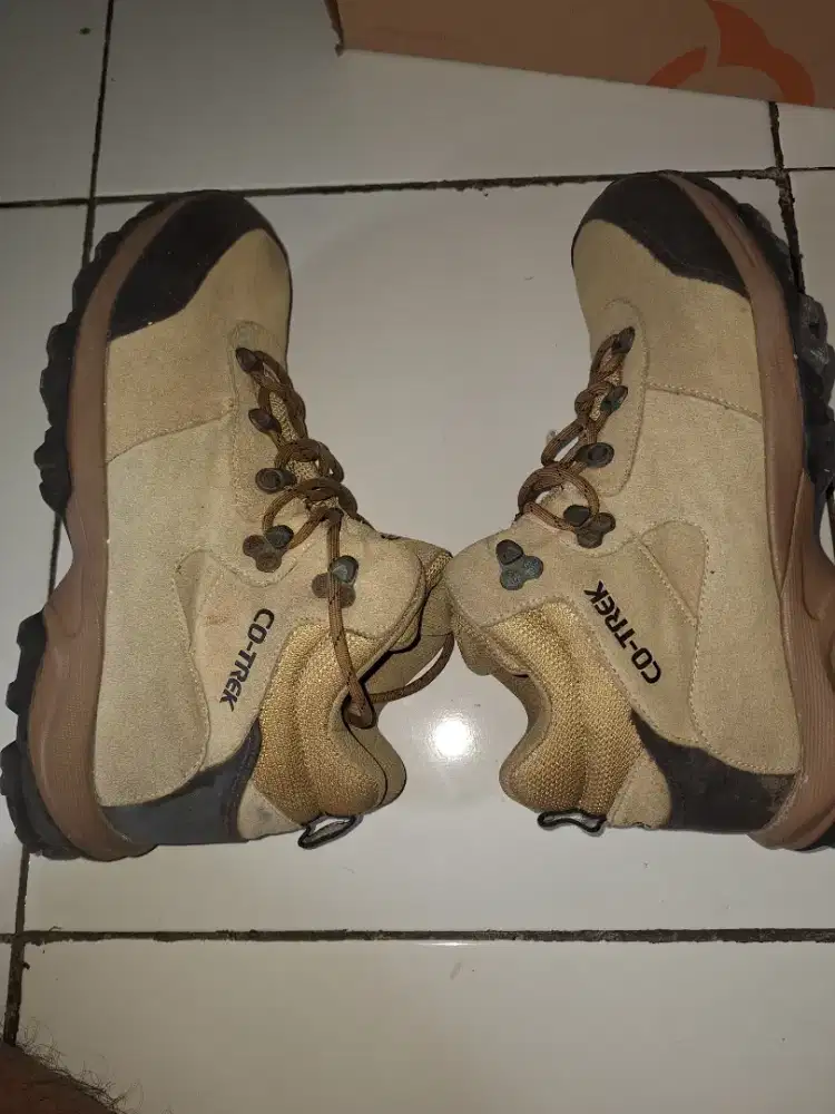Sepatu Gunung  Co-Trex
