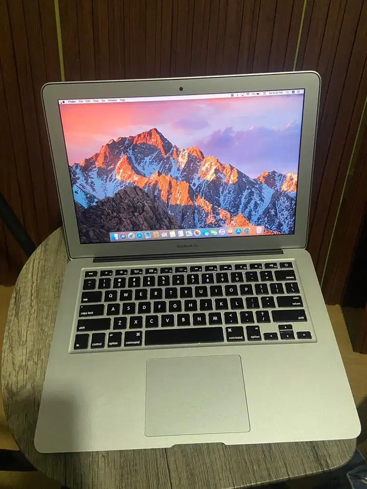 Macbook Air 2017 i7 8/256 GB Silver