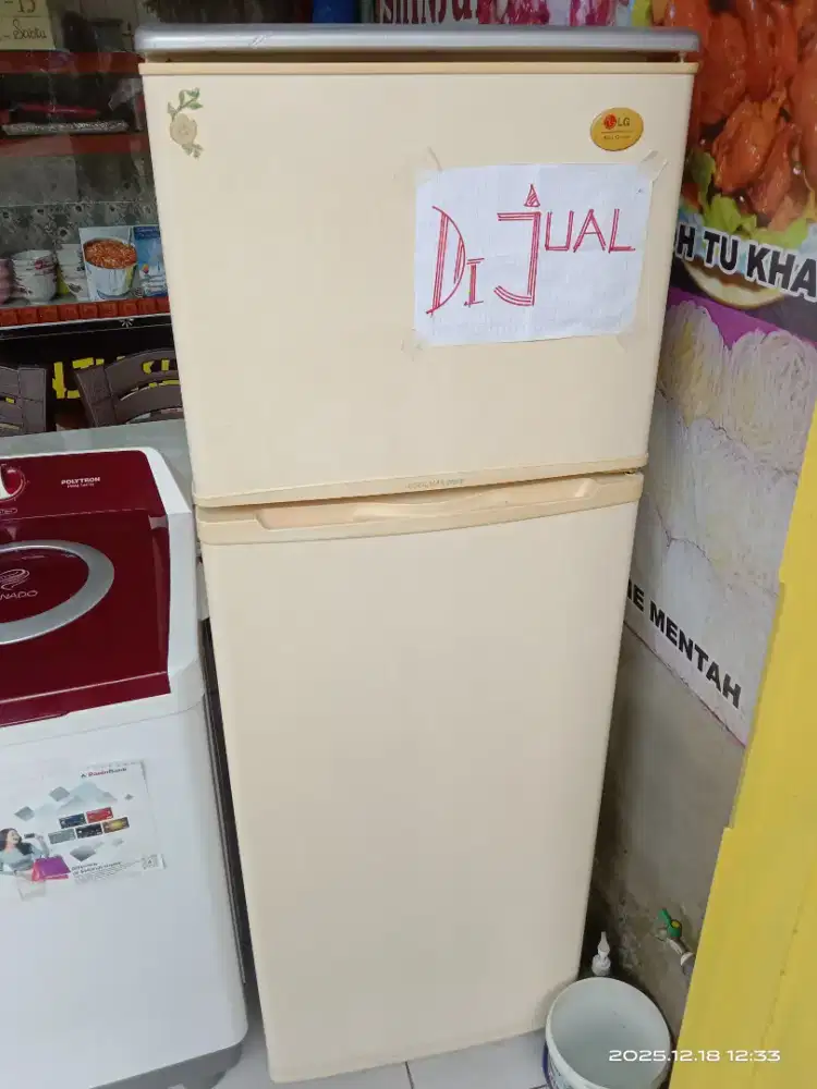 Kulkas 2 pintu.meeek LG...200 liter..