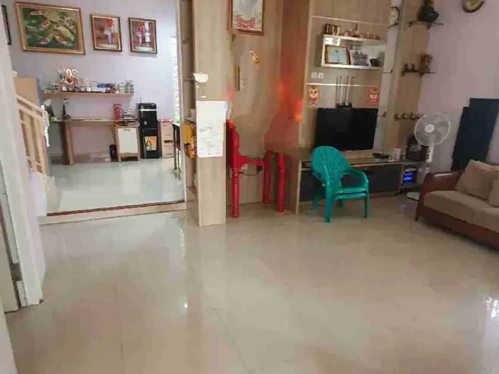Rumah 2 lt Huk Cantik Rapih Sudah Mengalami Renovasi di Lippo Barat Dijual Cepat
