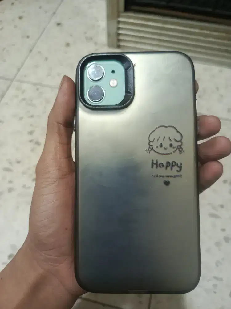 Dijual iPhone 11 bekas.