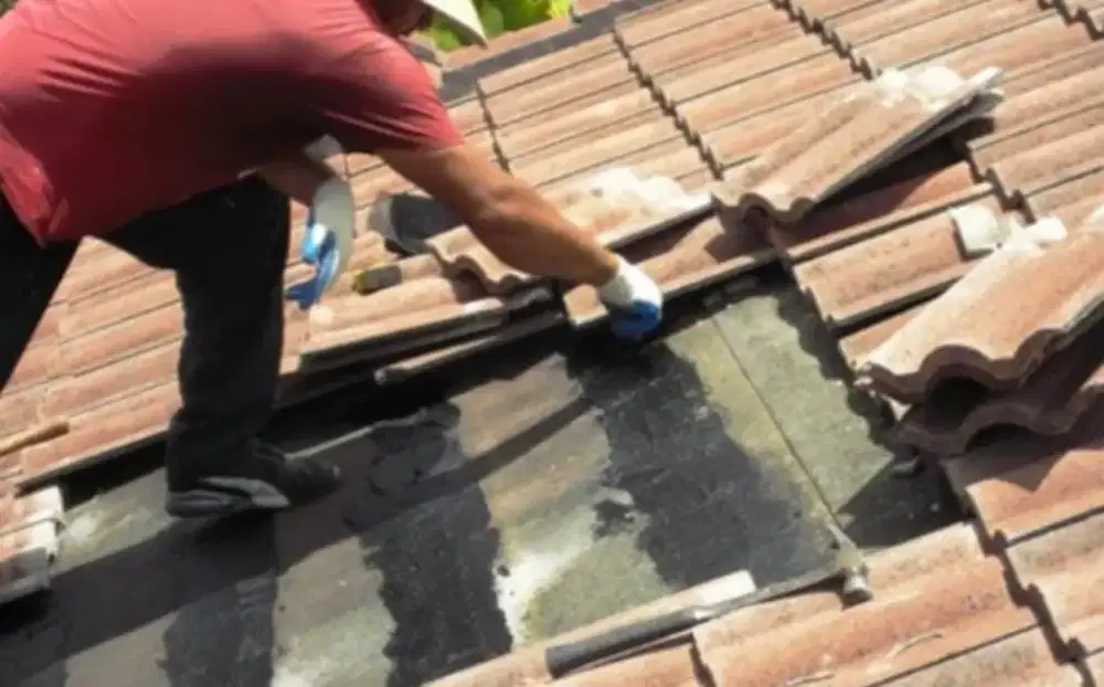 Tukang perbaikan atap bocor dan renovasi rumah dll